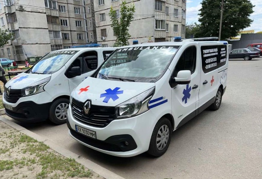 Перевезення лежачих пацієнтів у Харкові: медичне таксі з новітнім обладнанням Медичне таксі Evomed